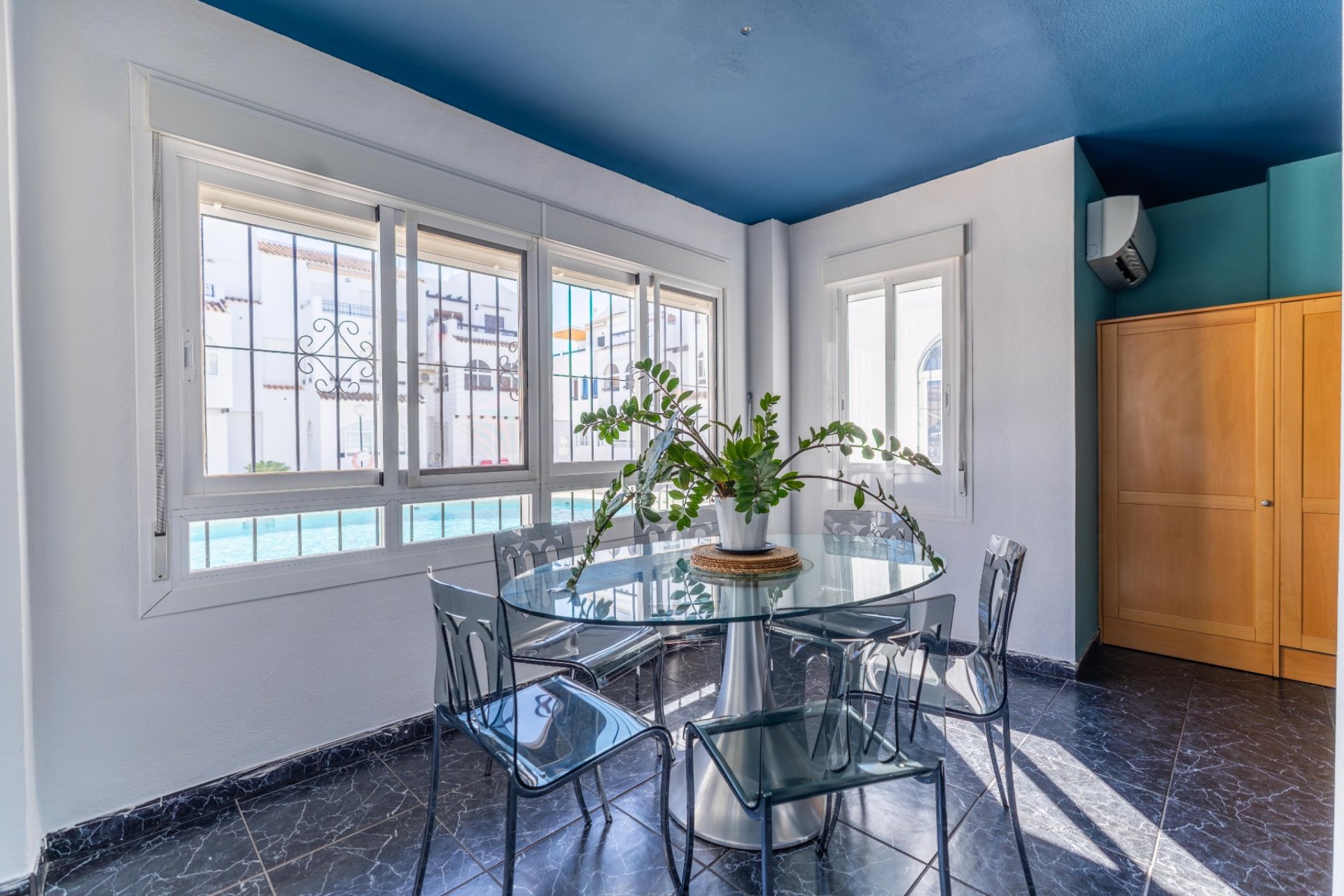 Endursala - Apartament / Duplex -
Torrevieja