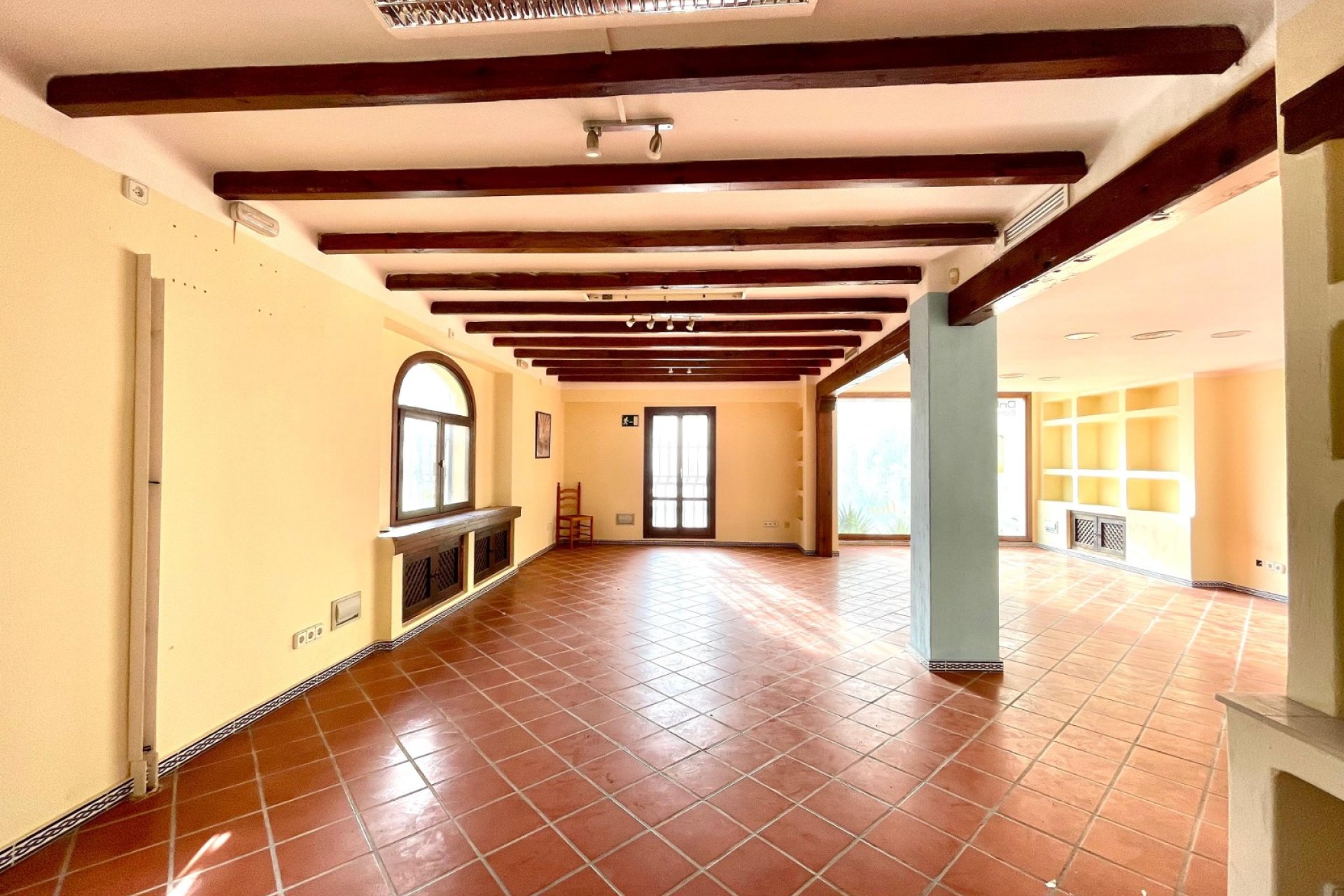 Endursala - Atvinnuhúsnæði -
Torrevieja - Playa Los Locos