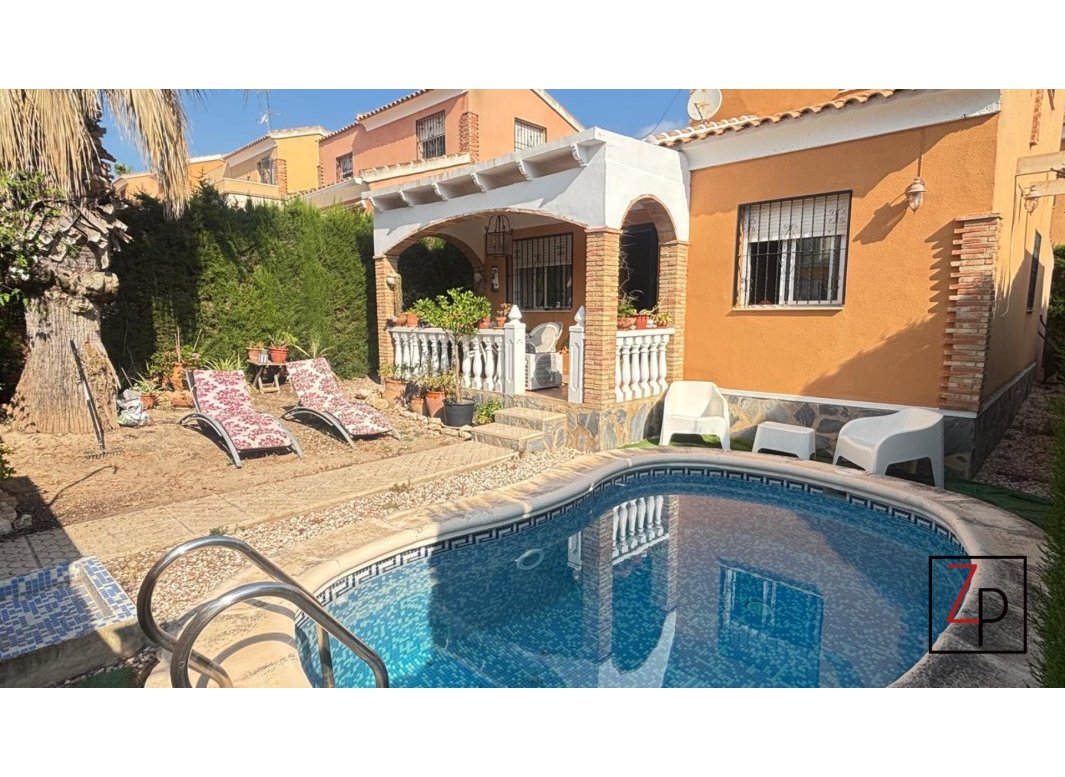 Endursala - Einbýlishús -
Torrevieja - Lago Jardín II