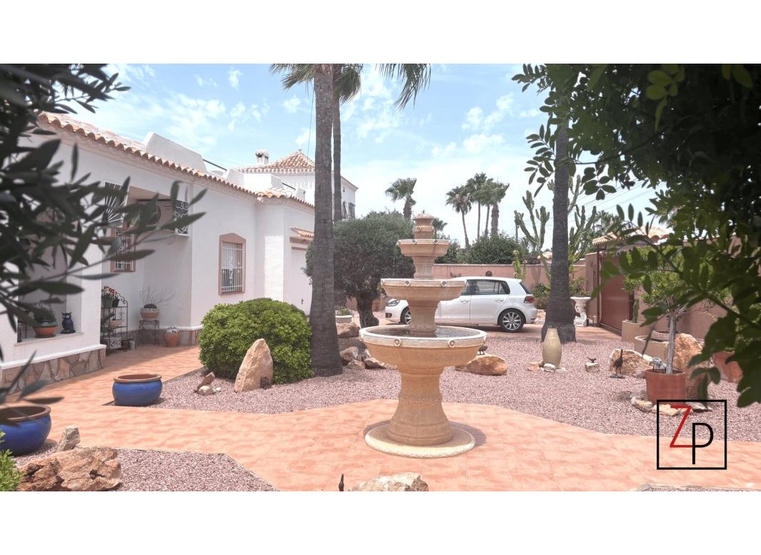 Endursala - Einbýlishús -
Torrevieja - Torretas