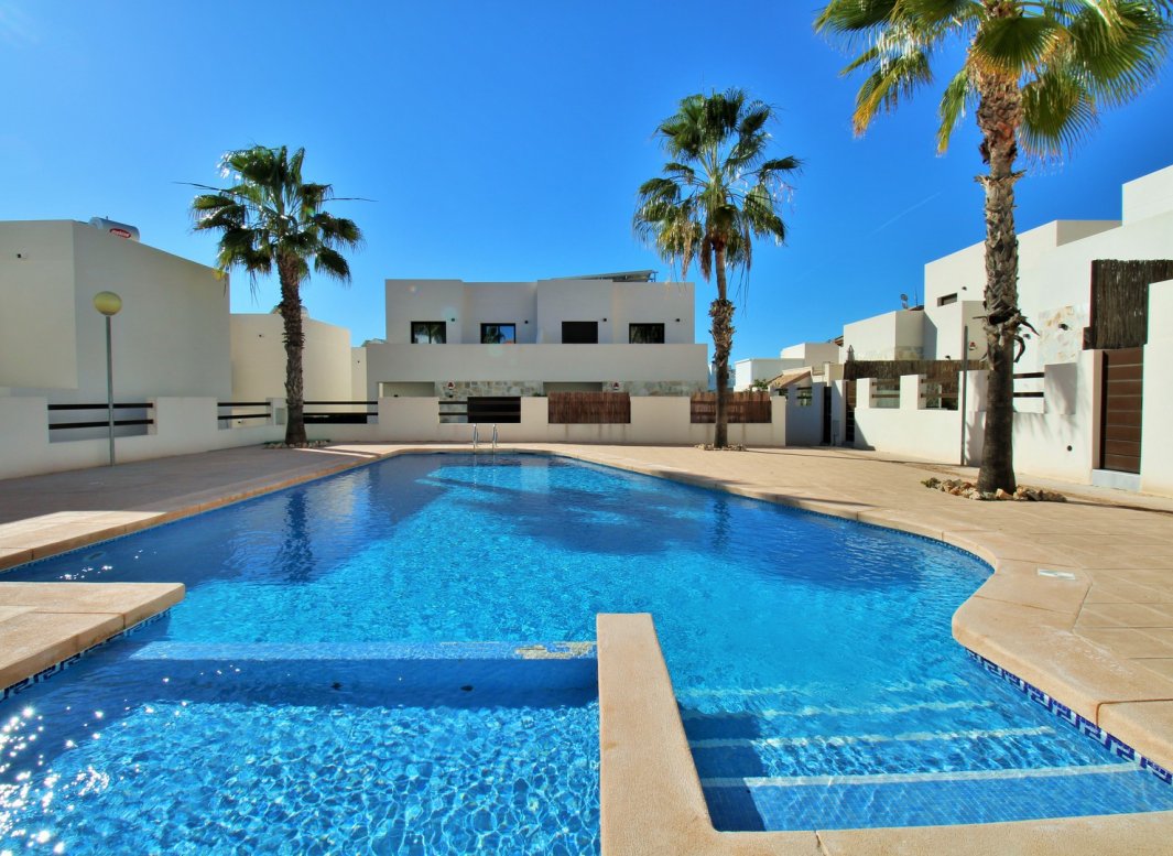 Endursala - Einbýlishús -
Villamartín - PAU 8