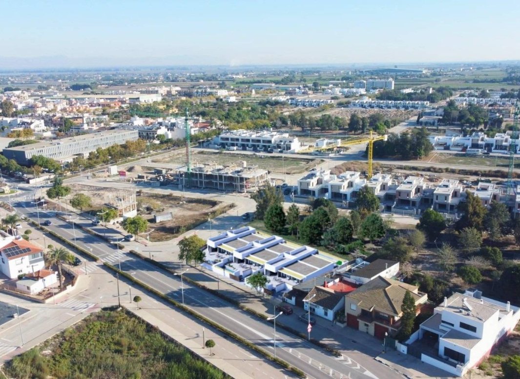 Obra nueva - Adosado -
Dolores - Sector 3