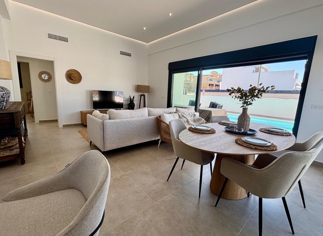 Obra nueva - Villa -
Rafal - polideportivo