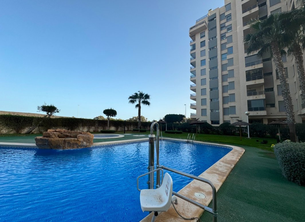 Resale - Apartment / flat -
Guardamar del Segura - Puerto Deportivo