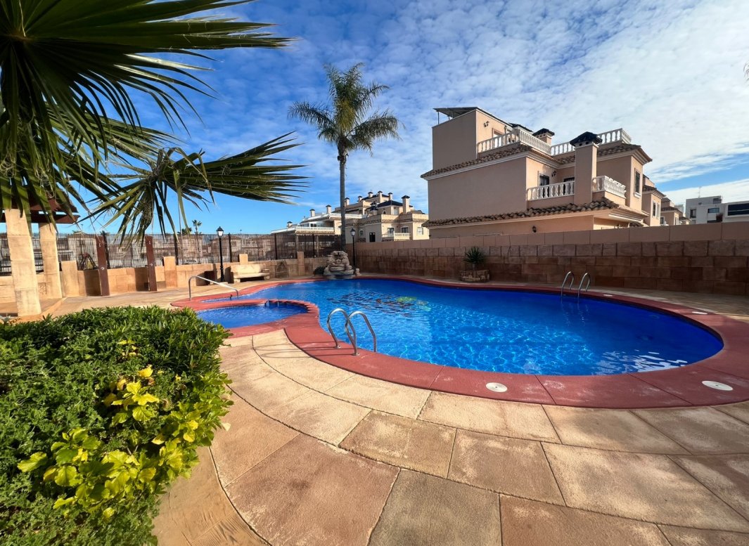 Resale - Apartment / flat -
Orihuela Costa - Villamartín