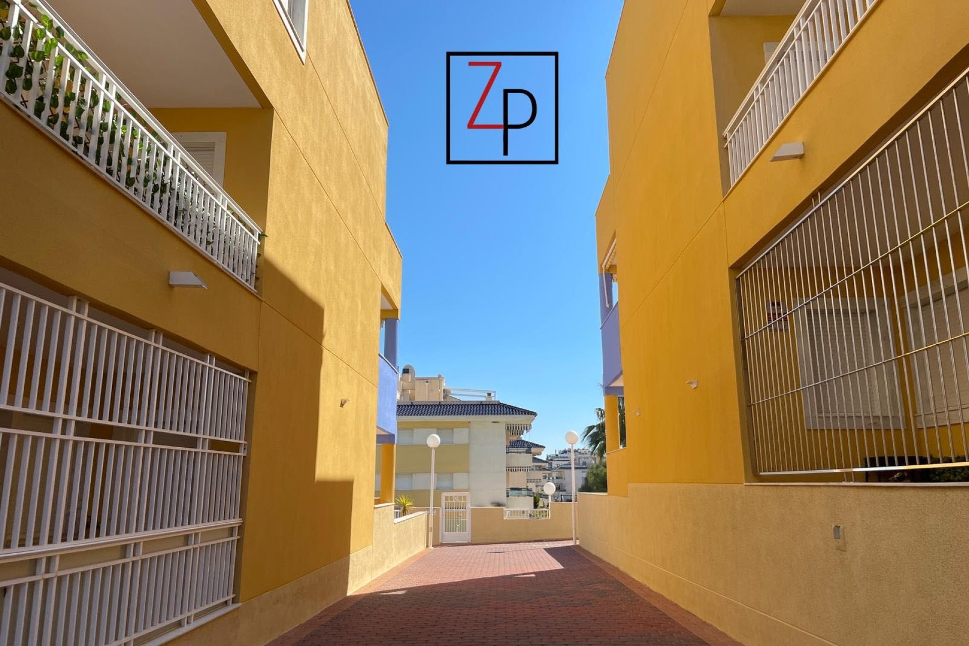 Resale - Apartment / flat -
Pilar de la Horadada - Mil Palmeras