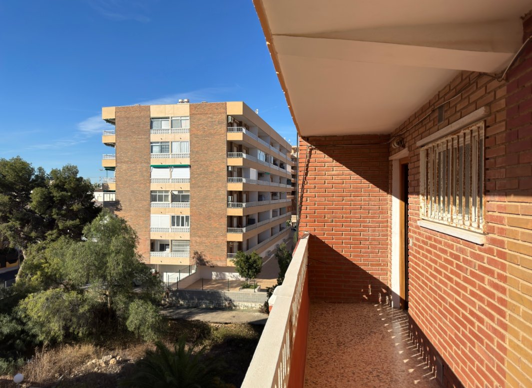 Resale - Apartment / flat -
Torrevieja - Punta Prima