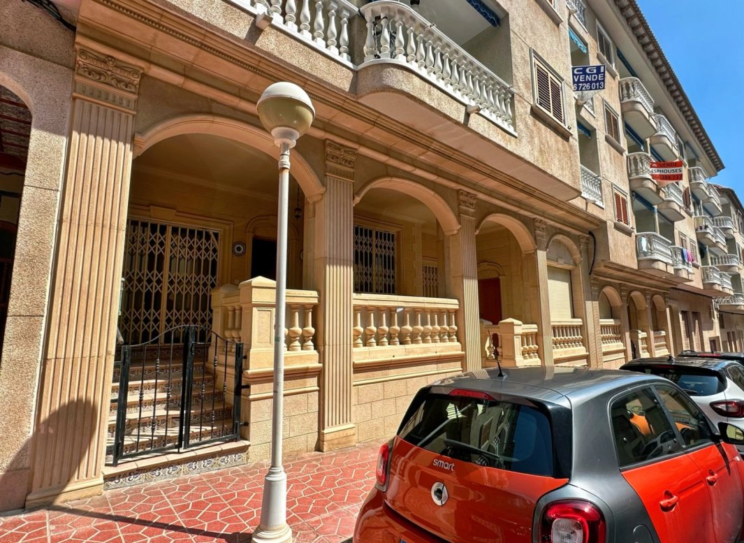 Resale - Apartment  -
Guardamar del Segura - Center