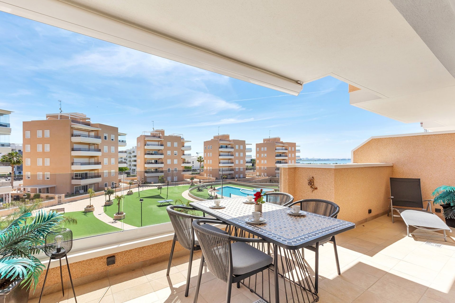 Resale - Apartment  -
Guardamar del Segura - El Raso