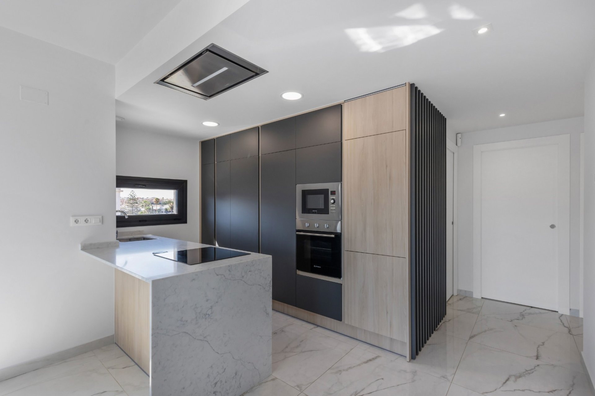 Resale - Apartment  -
Orihuela Costa - Playa Flamenca