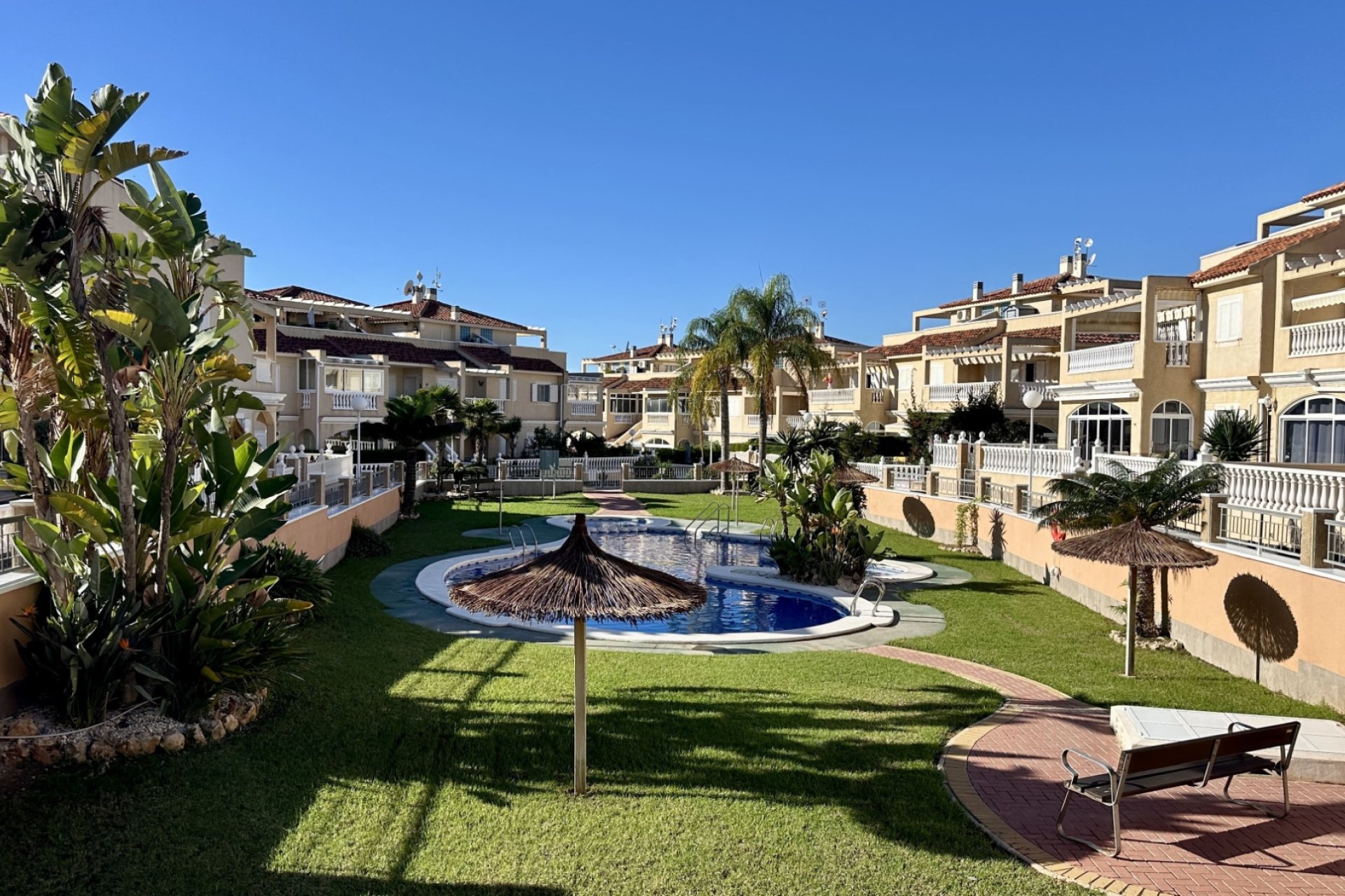 Resale - Apartment  -
Orihuela Costa - Playa Flamenca