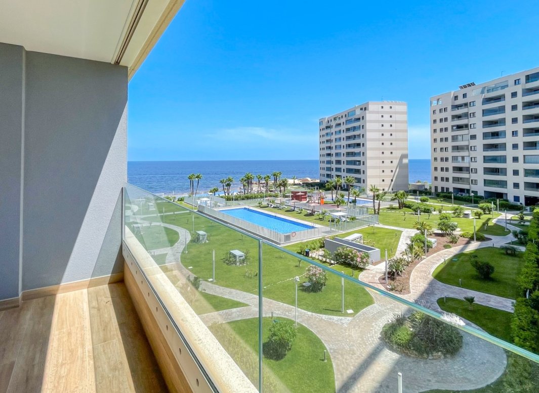Resale - Apartment  -
Orihuela Costa - Punta Prima