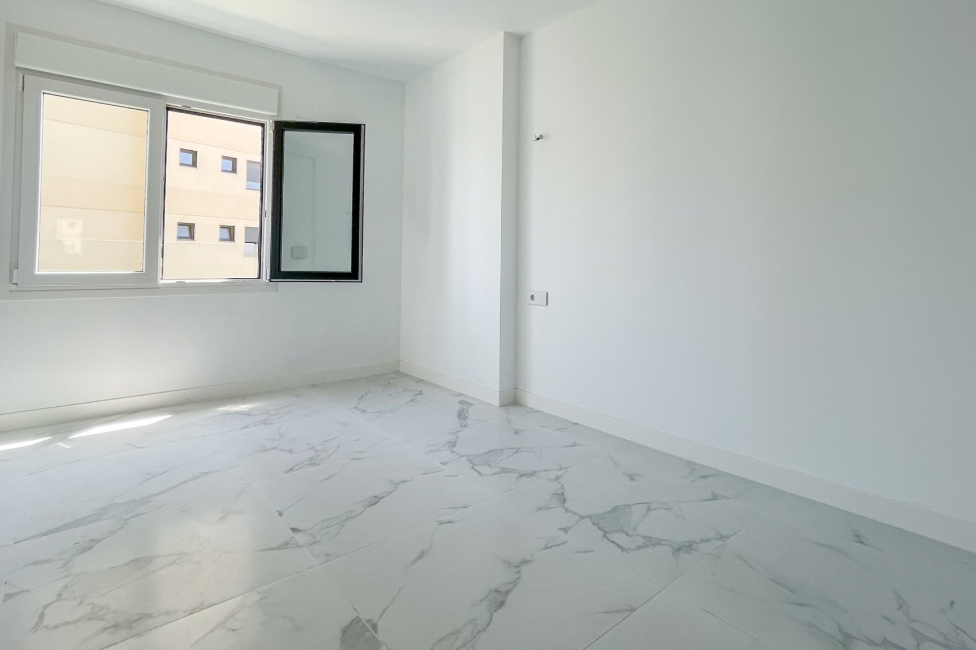 Resale - Apartment  -
Orihuela Costa - Punta Prima