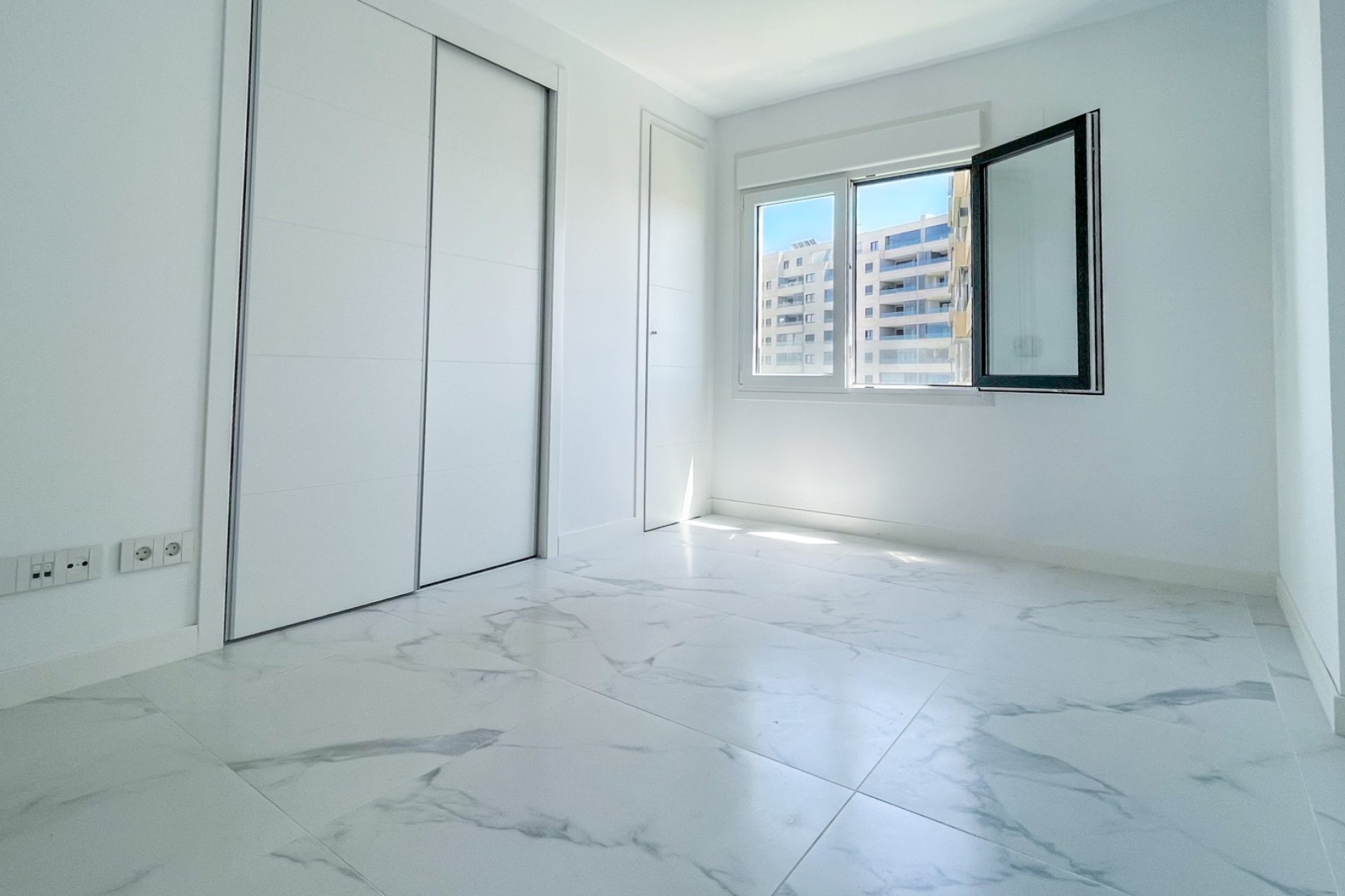 Resale - Apartment  -
Orihuela Costa - Punta Prima