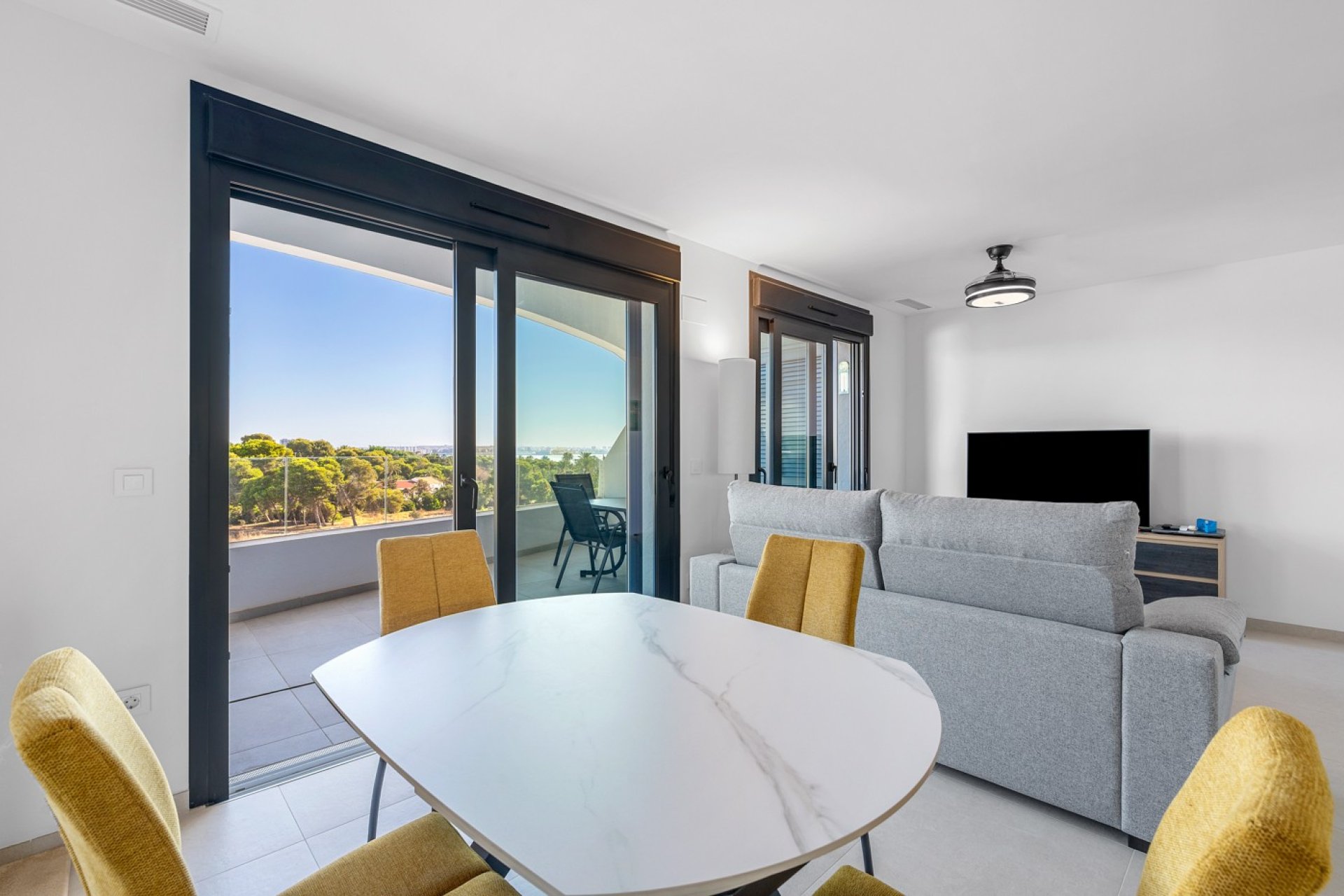 Resale - Apartment  -
Orihuela Costa - Punta Prima