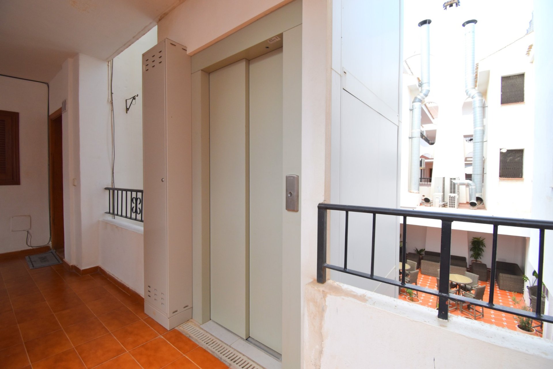 Resale - Apartment  -
Orihuela Costa - Villamartin