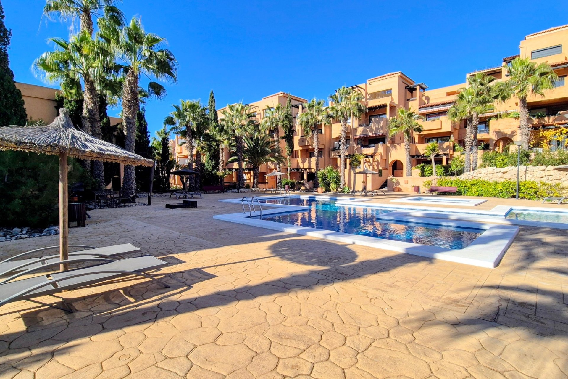 Resale - Apartment  -
Orihuela Costa - Villamartín