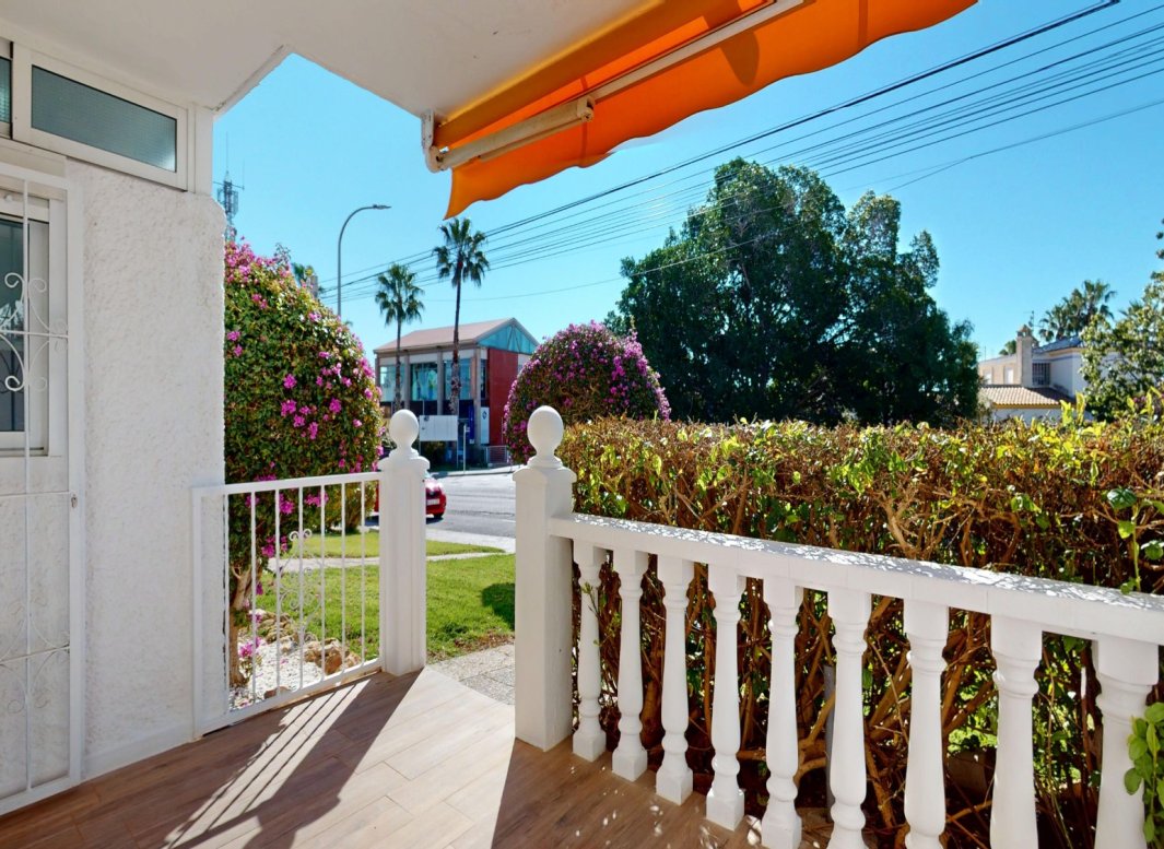 Resale - Apartment  -
Orihuela Costa - Villamartín
