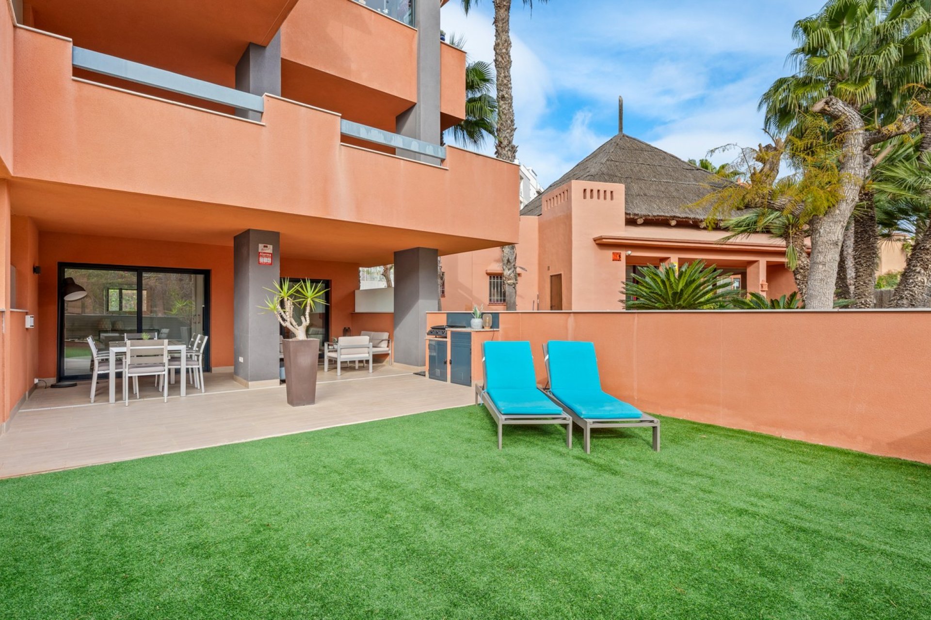 Resale - Apartment  -
Orihuela Costa - Villamartín