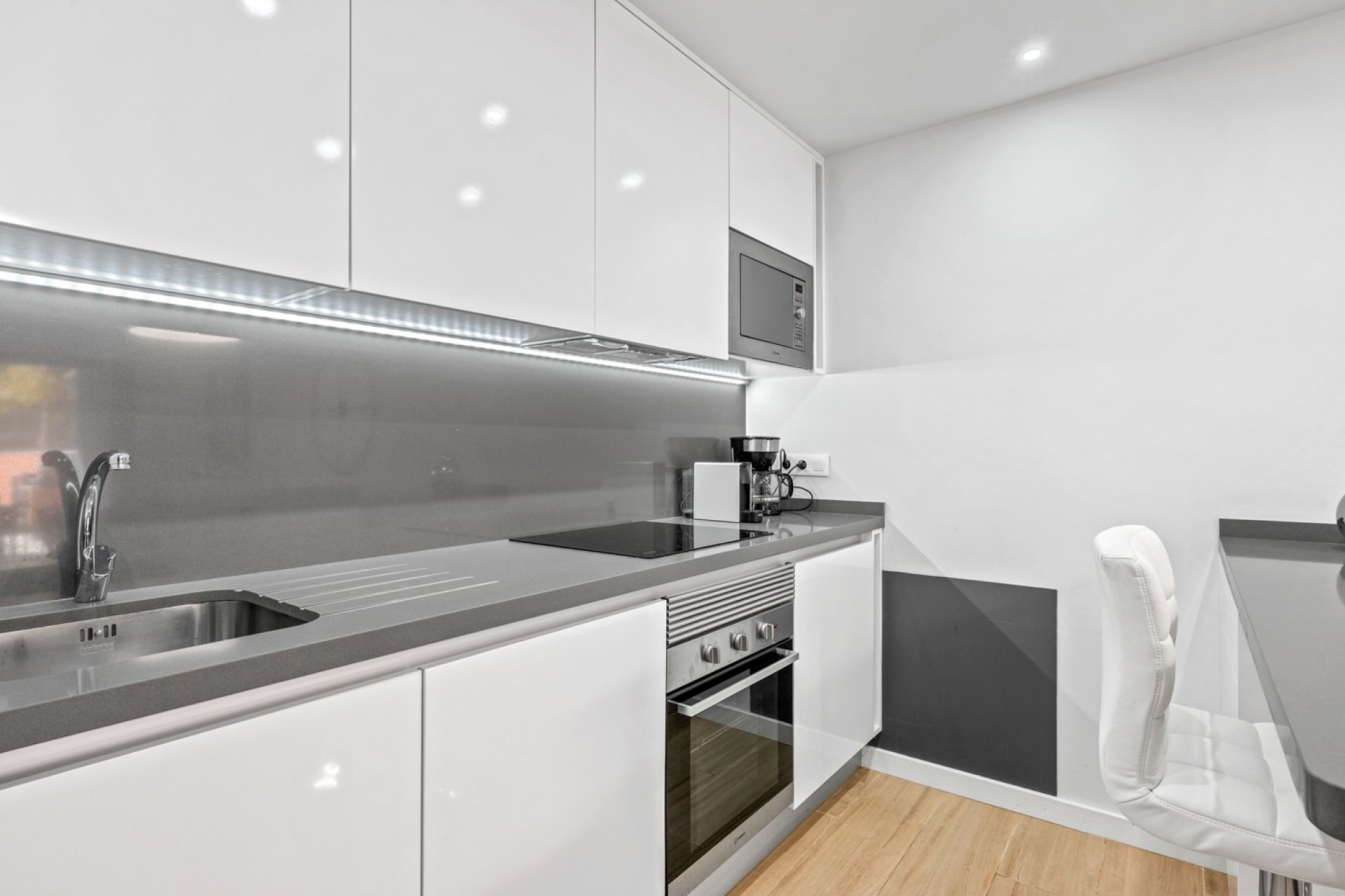 Resale - Apartment  -
Orihuela Costa - Villamartín