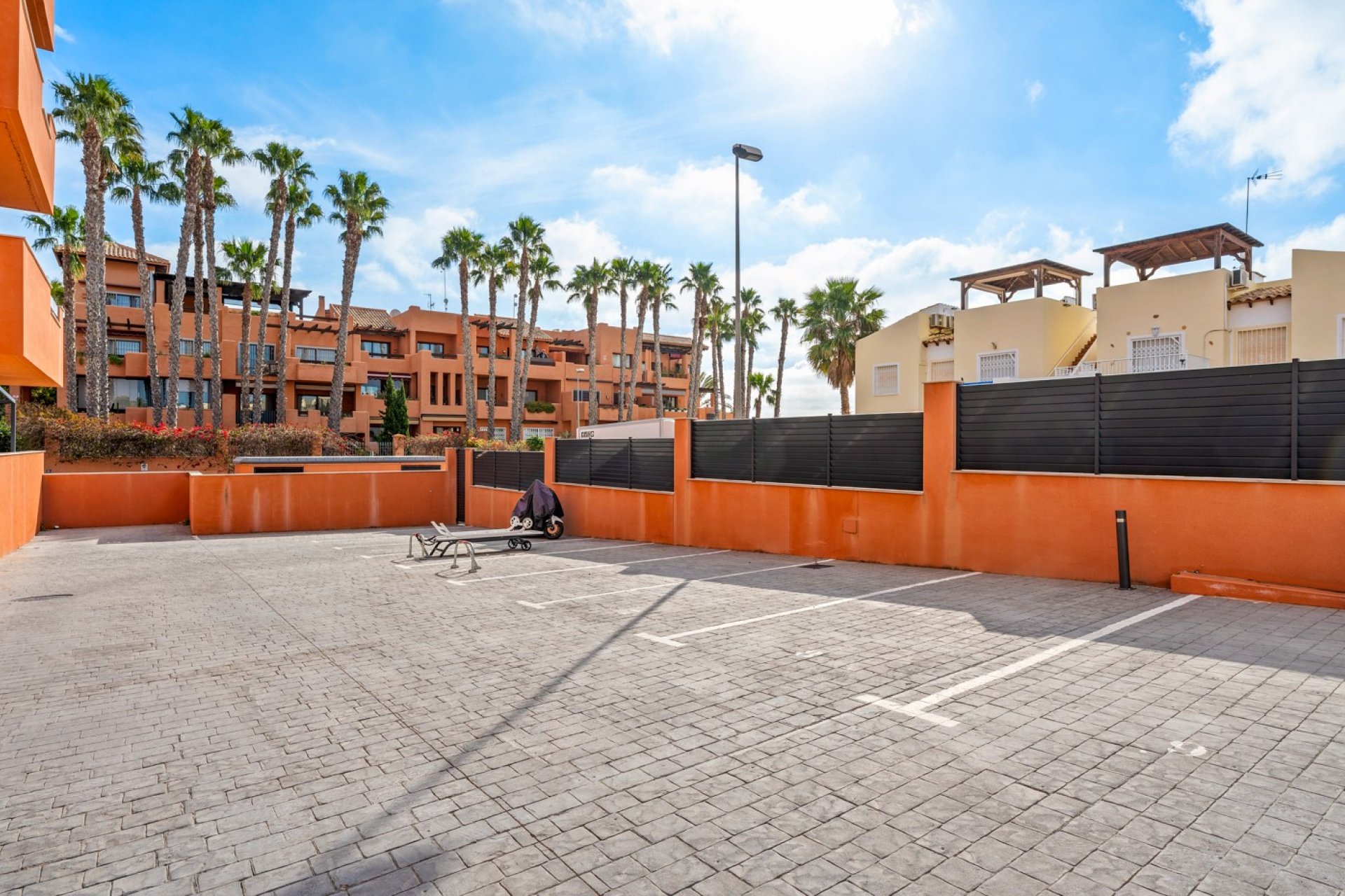 Resale - Apartment  -
Orihuela Costa - Villamartín