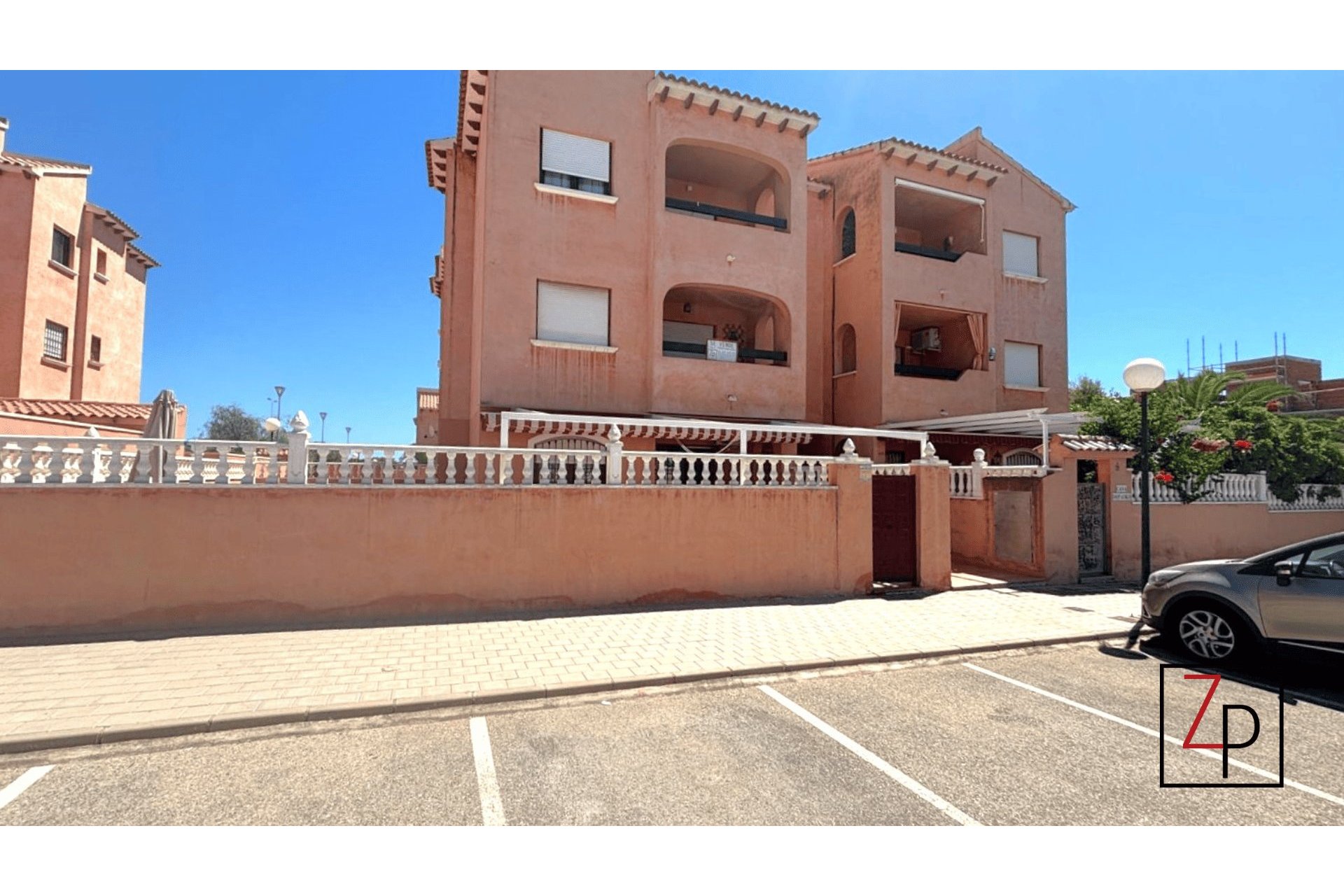 Resale - Apartment  -
Torrevieja - Altos del Sol