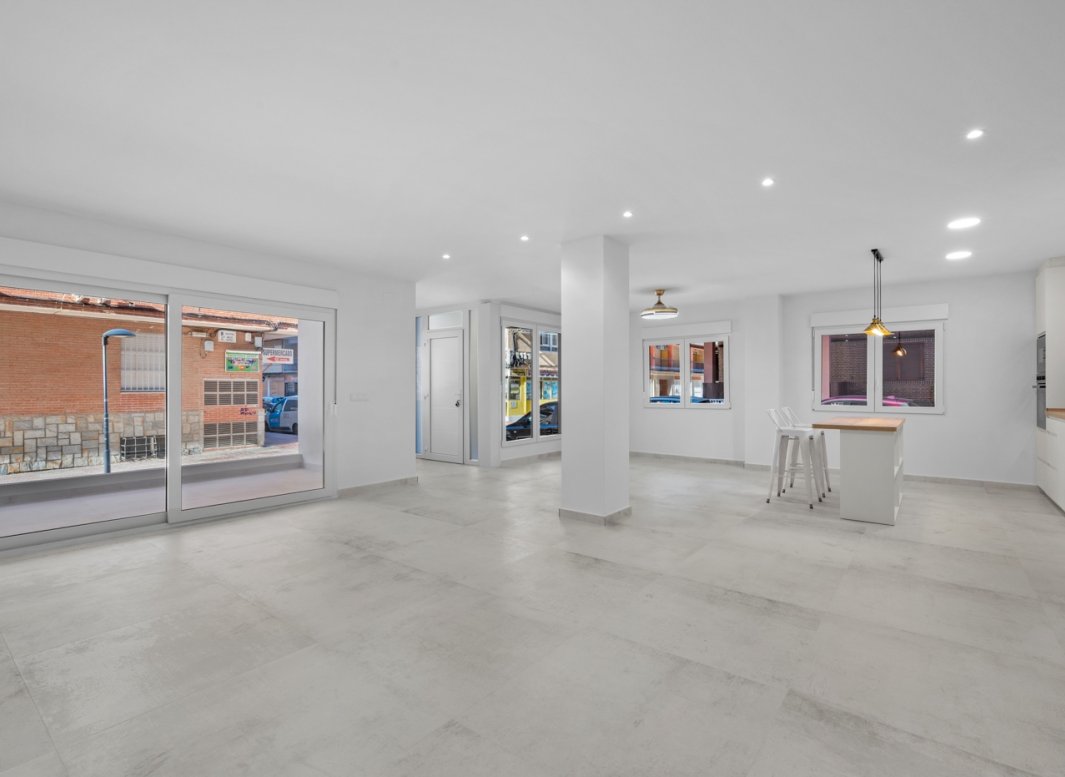 Resale - Apartment  -
Torrevieja - El Acequión - Los Náufragos