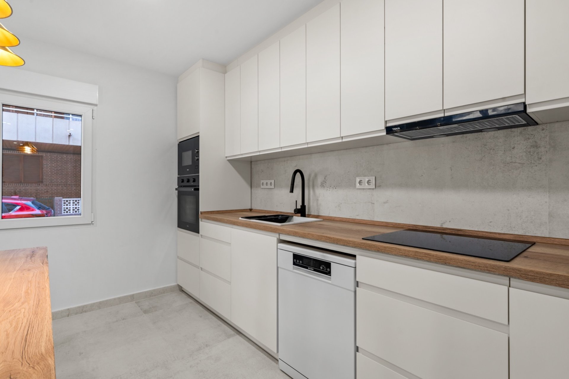 Resale - Apartment  -
Torrevieja - El Acequión - Los Náufragos