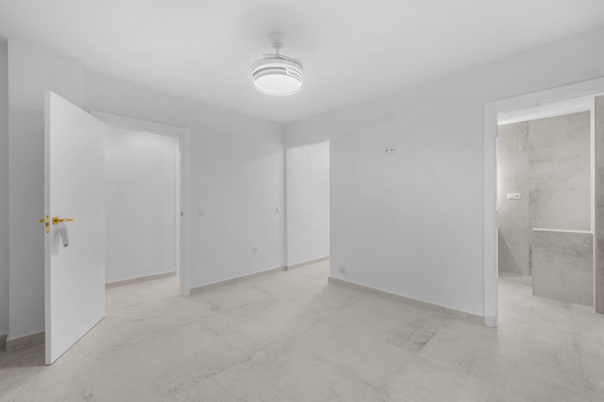 Resale - Apartment  -
Torrevieja - El Acequión - Los Náufragos