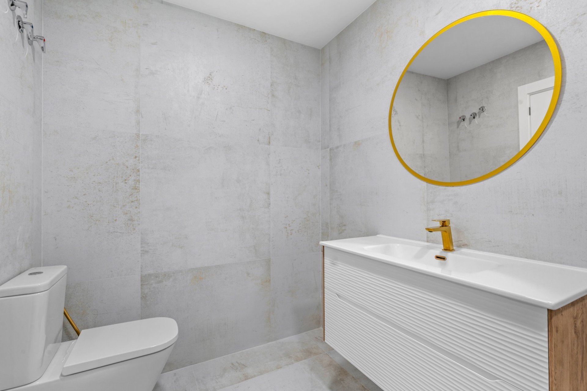 Resale - Apartment  -
Torrevieja - El Acequión - Los Náufragos