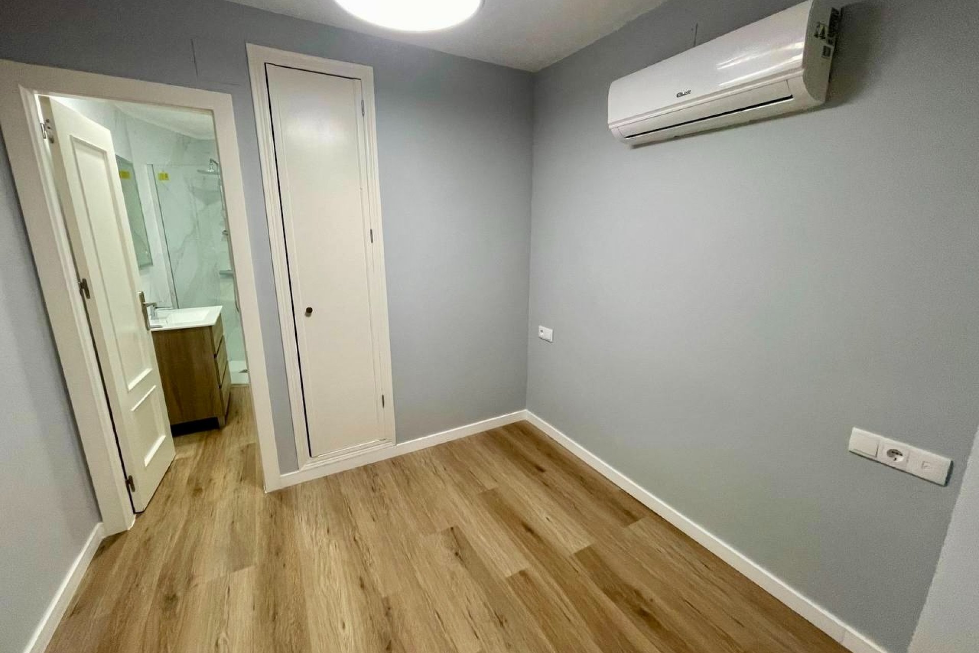 Resale - Apartment  -
Torrevieja - La Mata