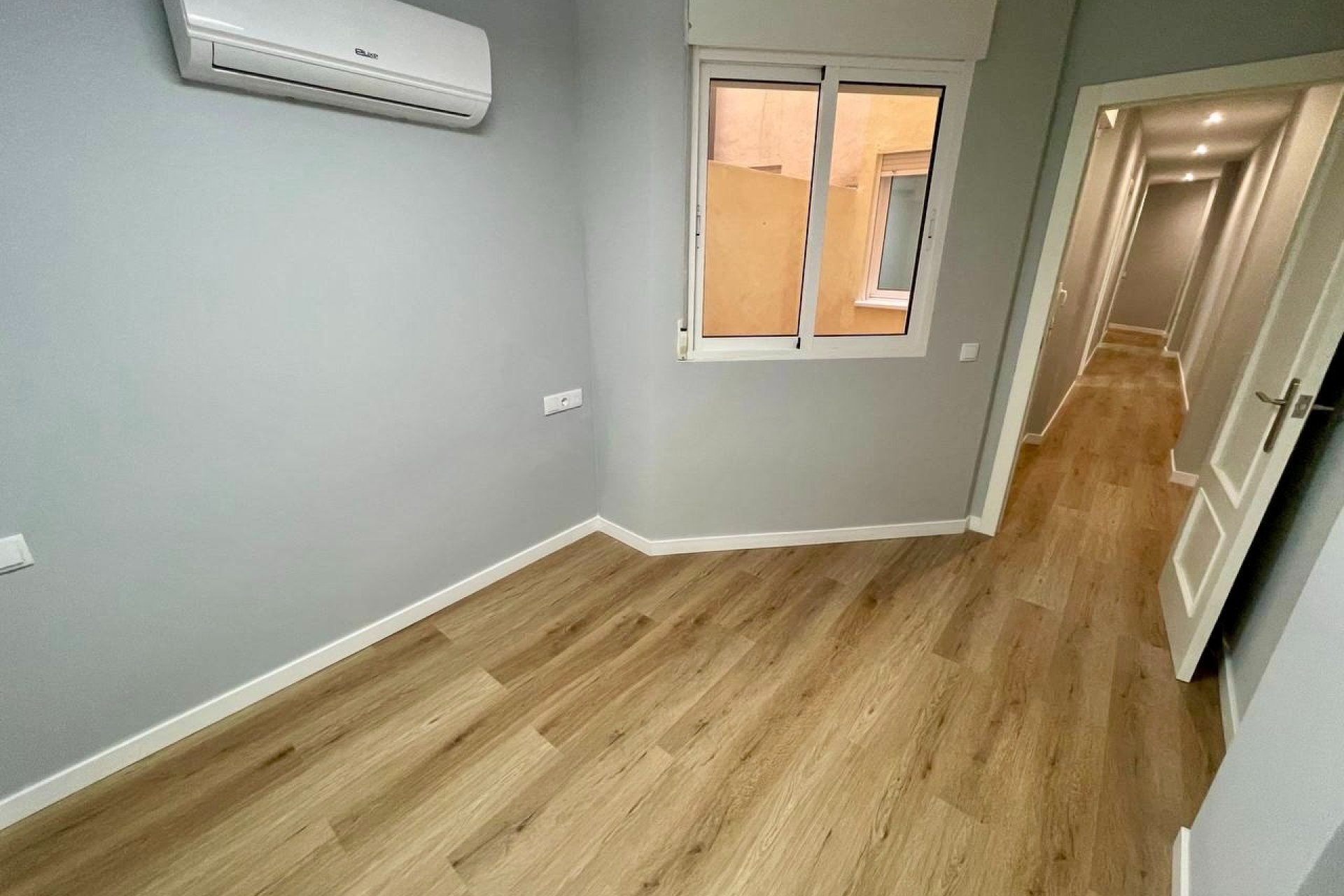 Resale - Apartment  -
Torrevieja - La Mata