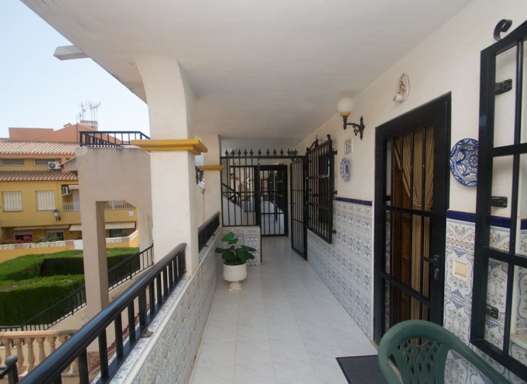 Resale - Apartment  -
Torrevieja - La veleta