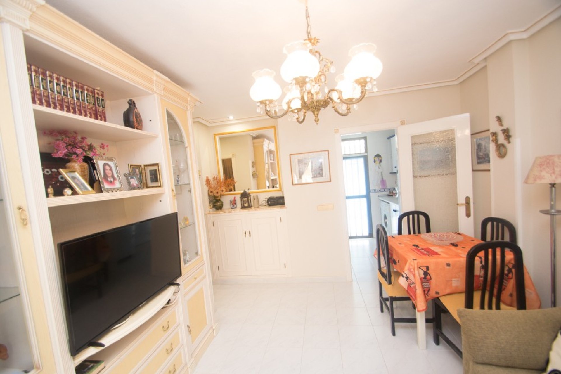 Resale - Apartment  -
Torrevieja - La veleta