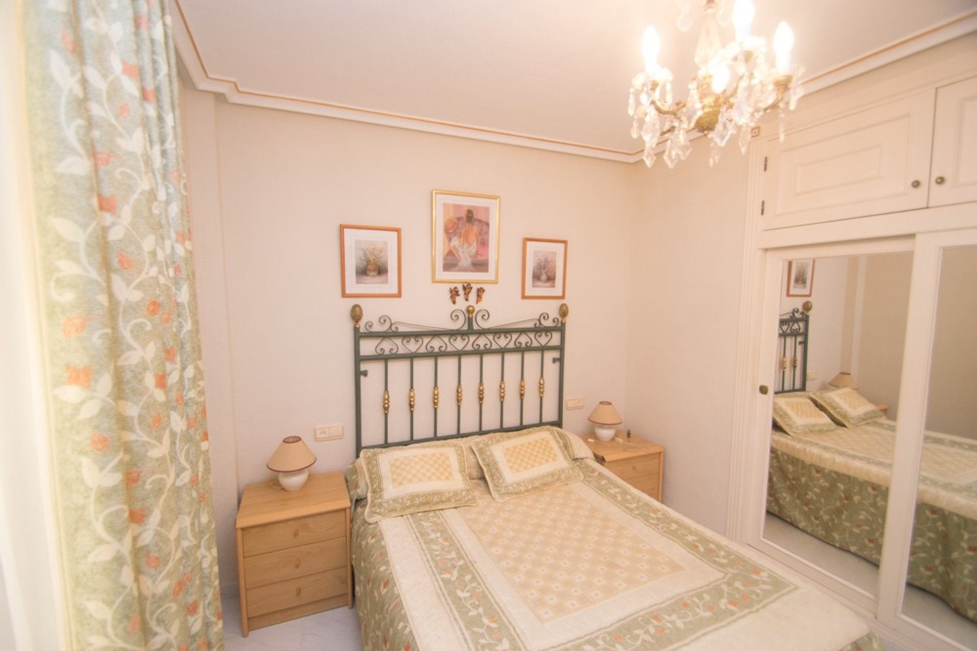 Resale - Apartment  -
Torrevieja - La veleta