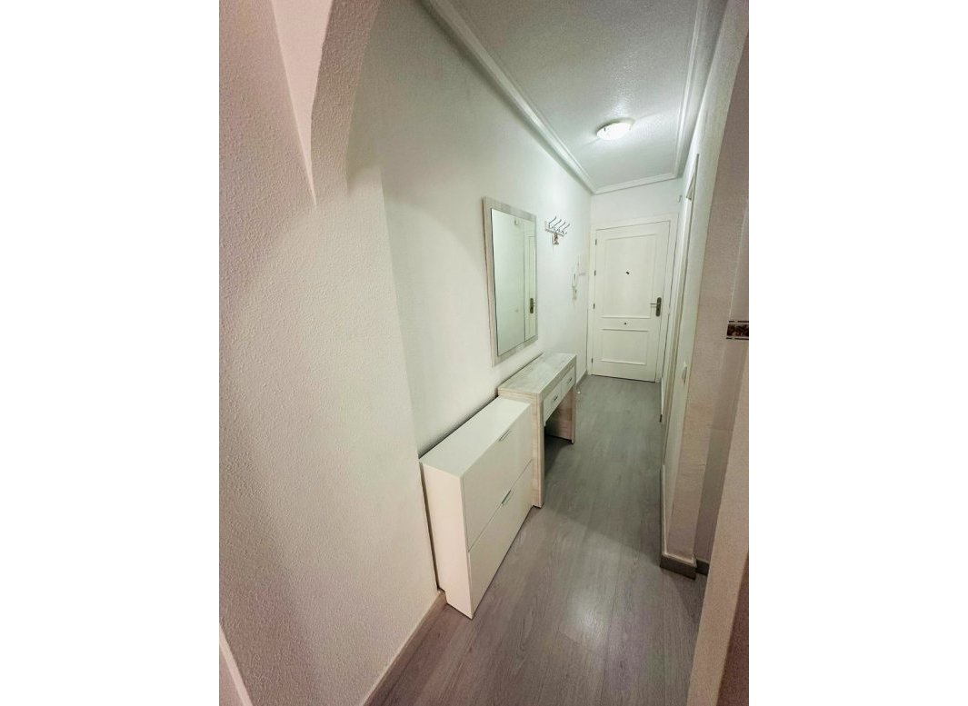 Resale - Apartment  -
Torrevieja - Parque de las Naciones