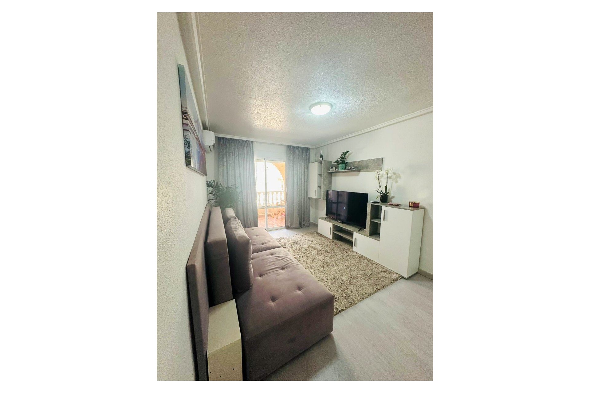 Resale - Apartment  -
Torrevieja - Parque de las Naciones