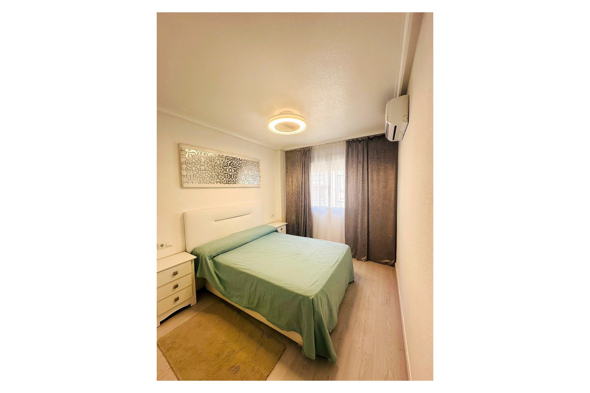 Resale - Apartment  -
Torrevieja - Parque de las Naciones