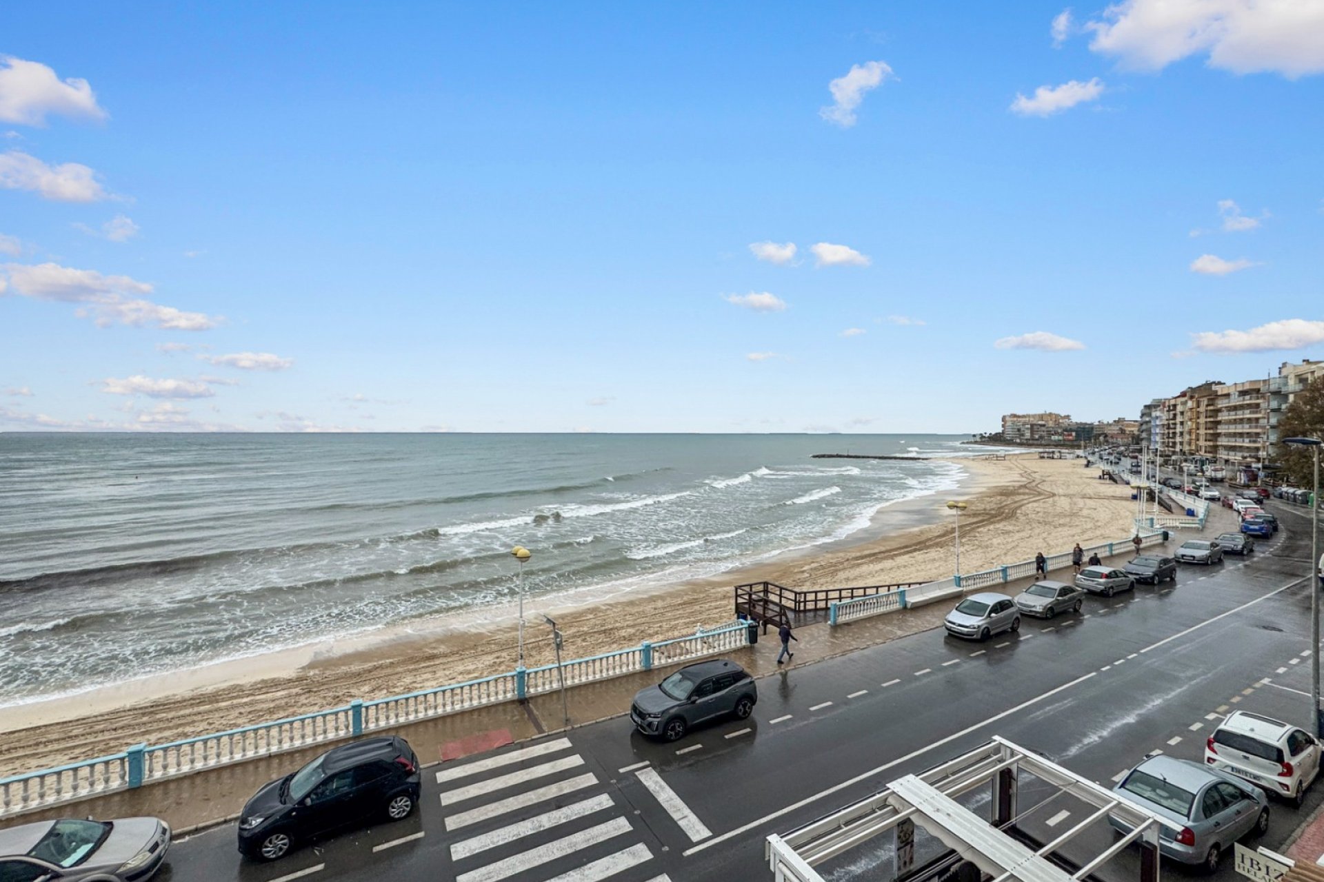 Resale - Apartment  -
Torrevieja - Playa de los Locos