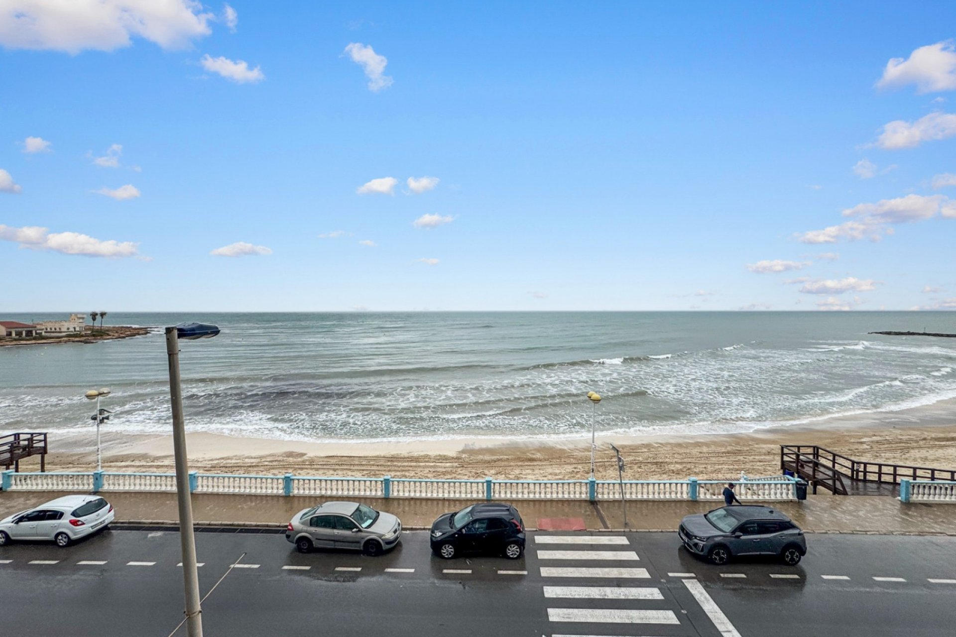 Resale - Apartment  -
Torrevieja - Playa de los Locos