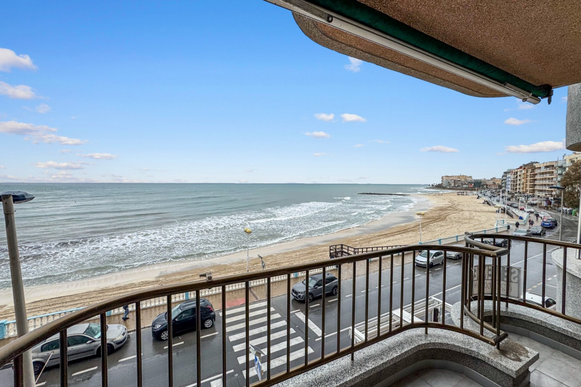 Resale - Apartment  -
Torrevieja - Playa de los Locos