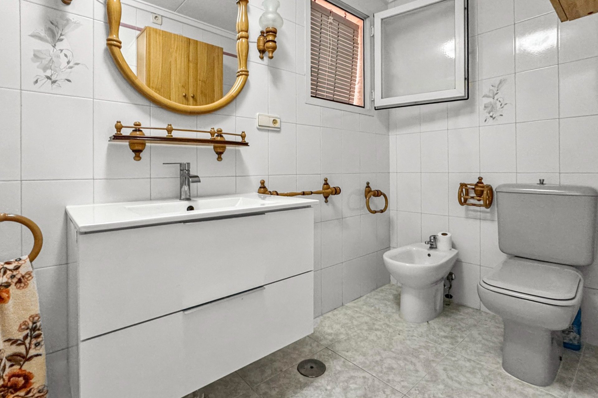 Resale - Apartment  -
Torrevieja - Playa de los Locos