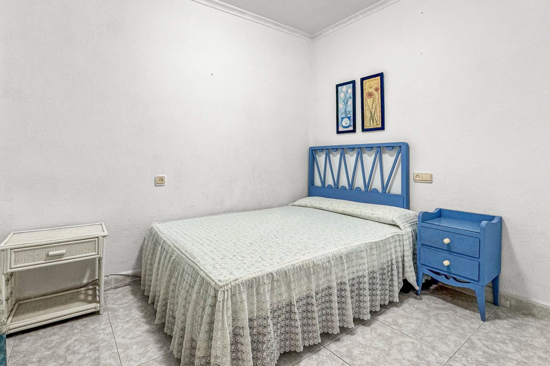 Resale - Apartment  -
Torrevieja - Playa de los Locos