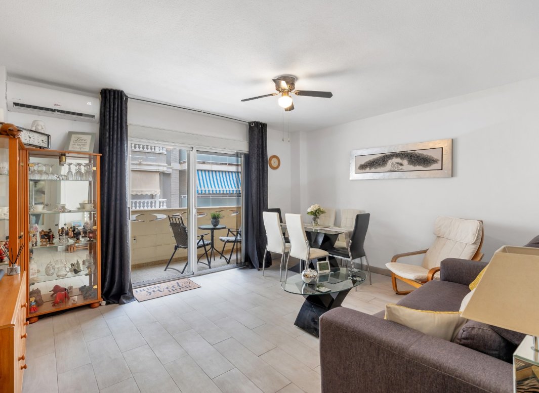 Resale - Apartment  -
Torrevieja - Playa del Cura