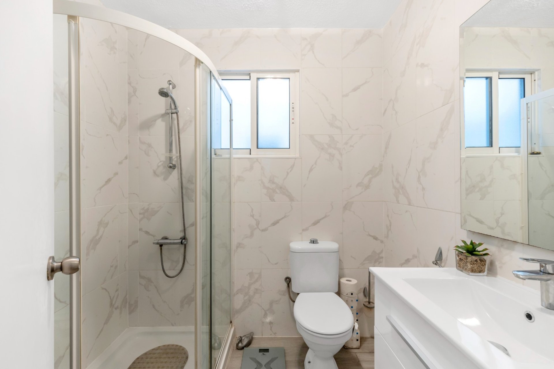 Resale - Apartment  -
Torrevieja - Playa del Cura