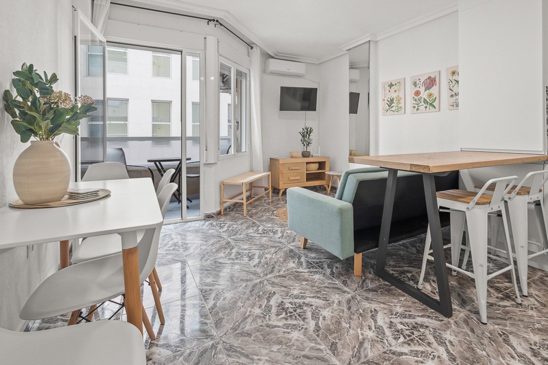 Resale - Apartment  -
Torrevieja - Playa del Cura