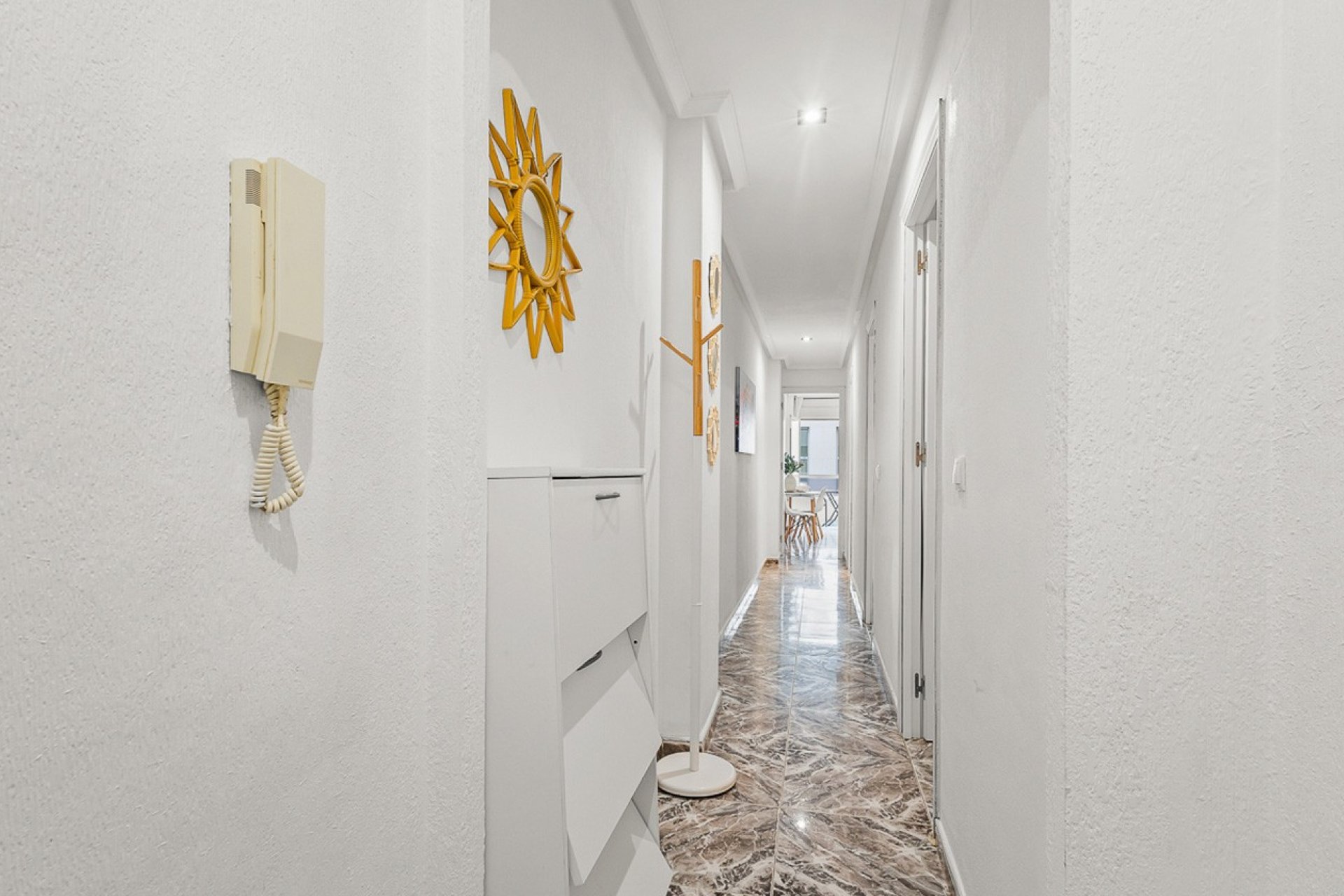 Resale - Apartment  -
Torrevieja - Playa del Cura