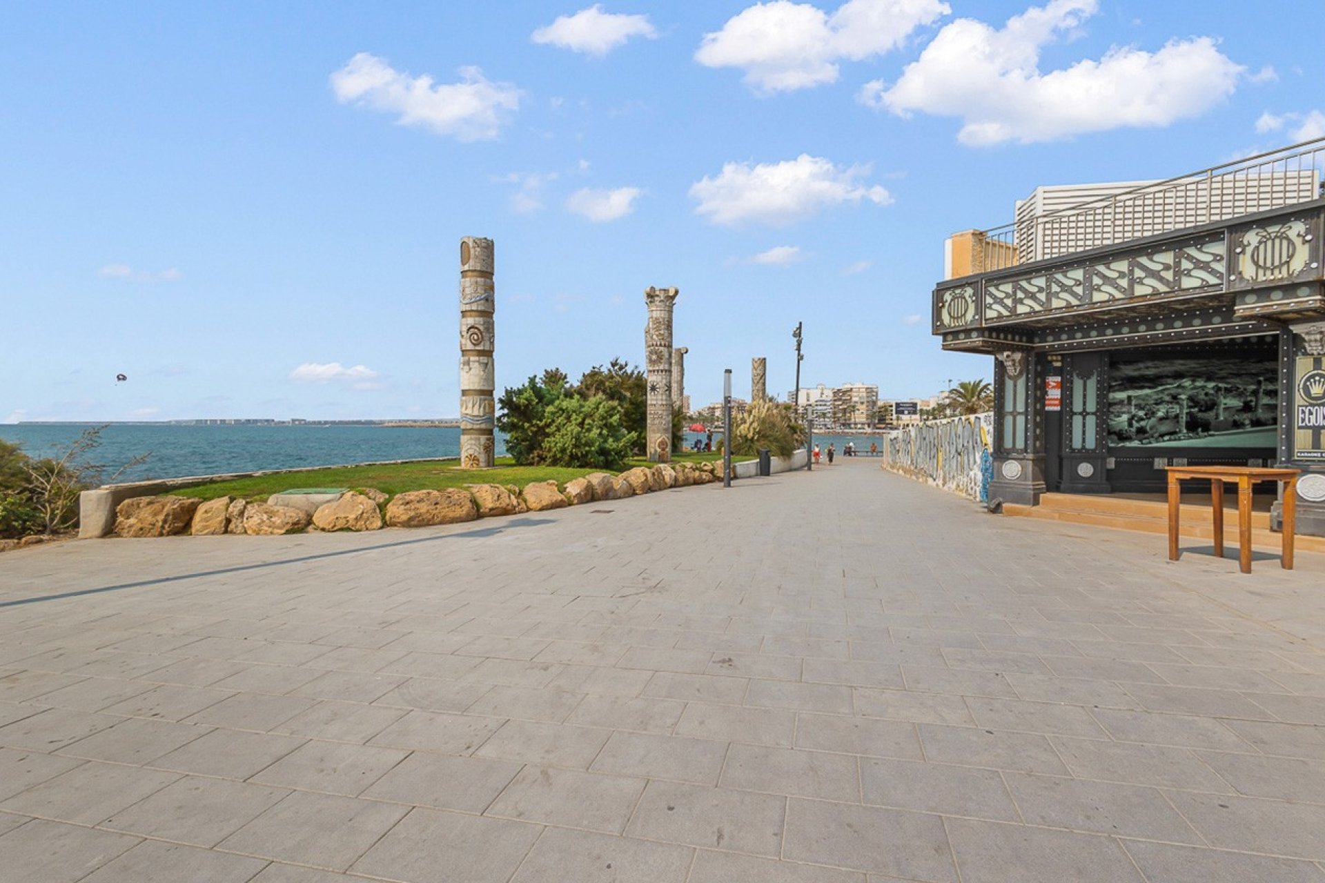 Resale - Apartment  -
Torrevieja - Playa del Cura