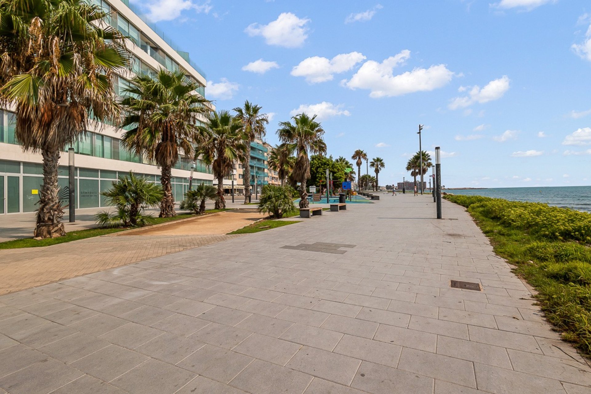 Resale - Apartment  -
Torrevieja - Playa del Cura