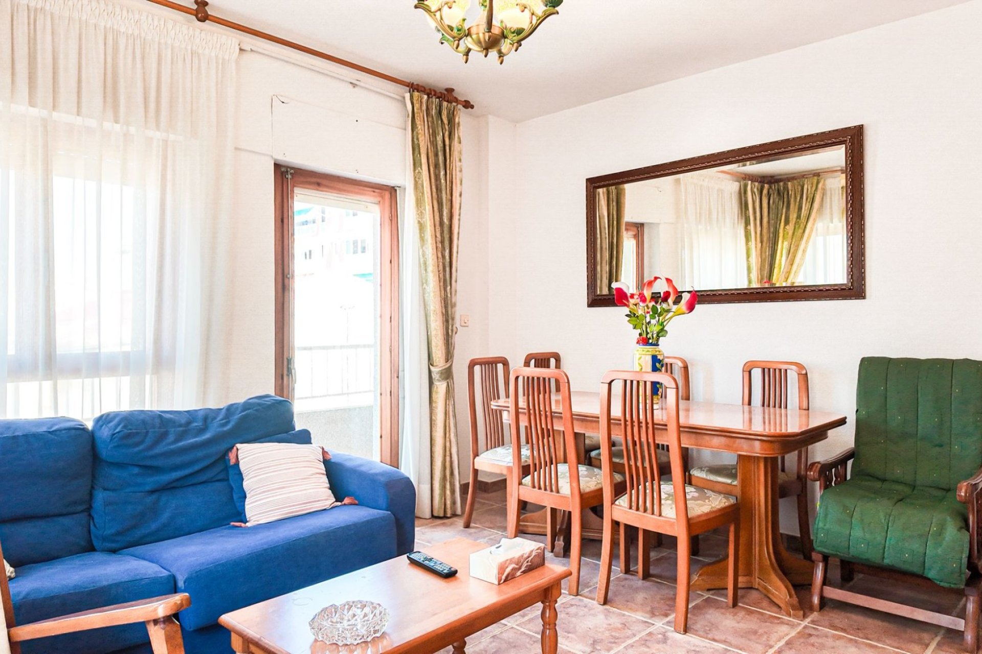 Resale - Apartment  -
Torrevieja - Playa Los Naufragos